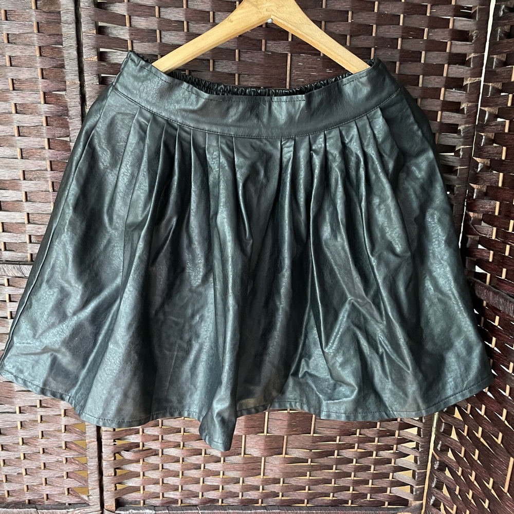 Alma de Pez Black Pleather Vegan Leather Pleated Skirt - Size Women’s Medium